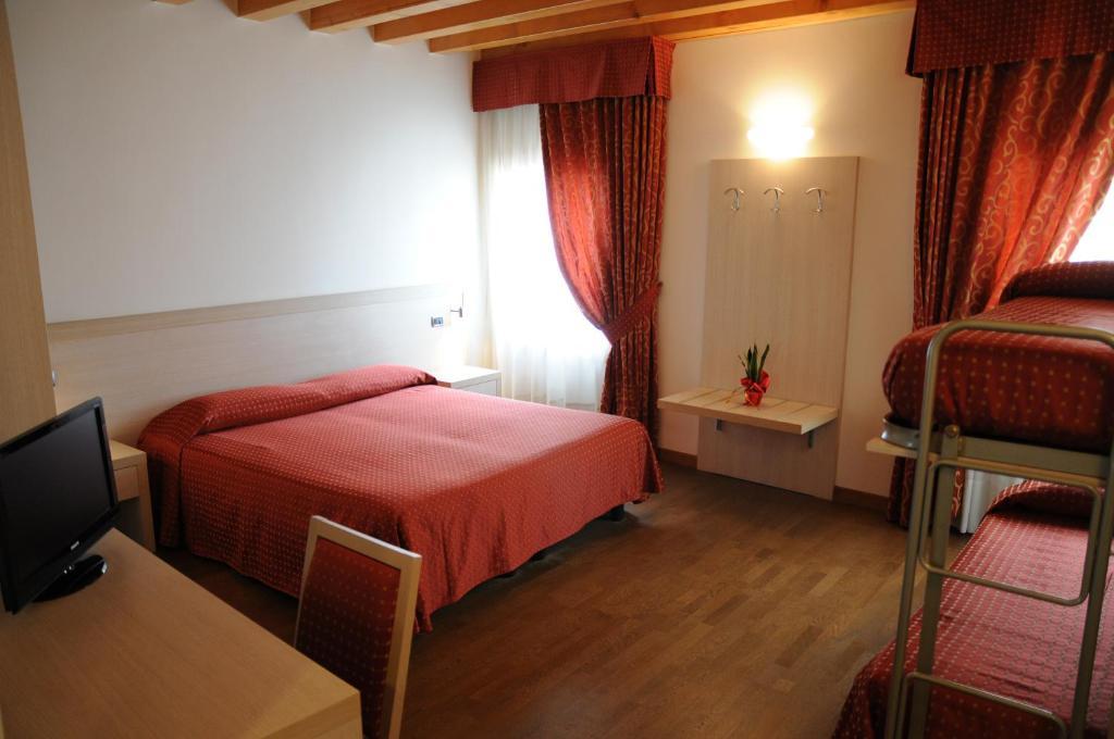 Hotel 5 Colonne Mirano Camera foto