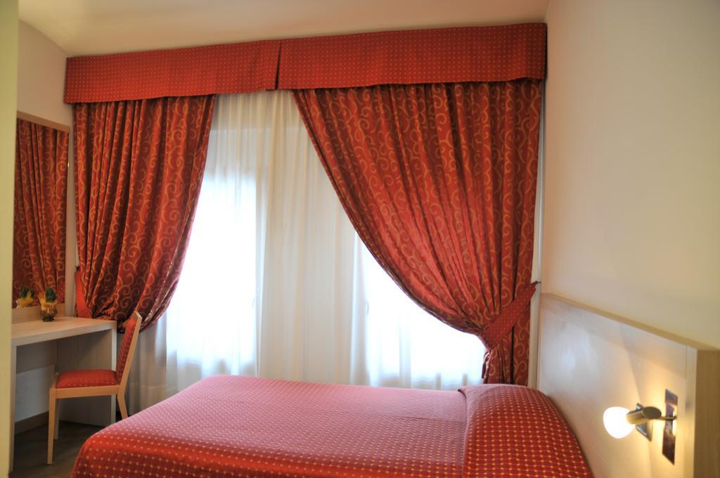 Hotel 5 Colonne Mirano Esterno foto