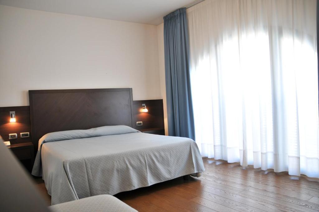 Hotel 5 Colonne Mirano Camera foto